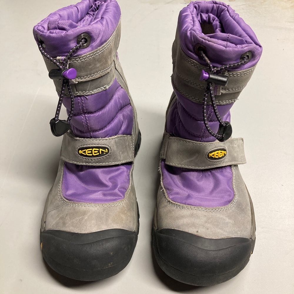 💚 KEEN Girls 6 snow boots
